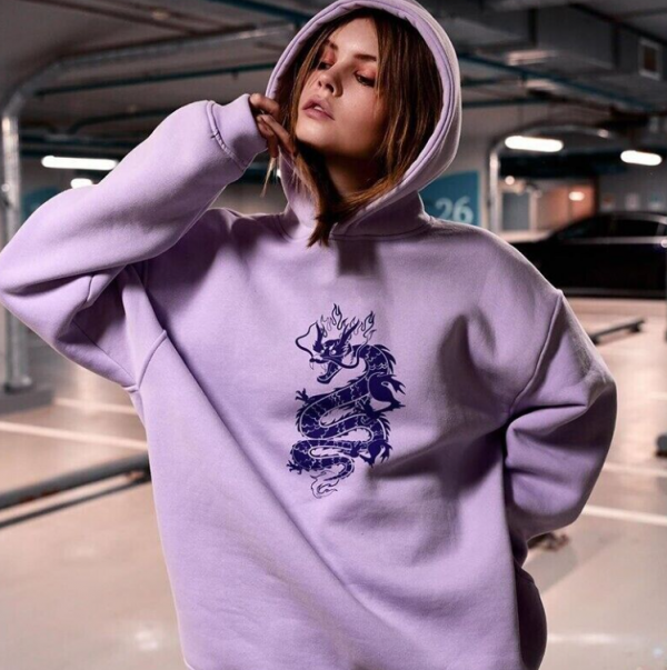 Hoodie vintage dengan aksen hoodie besar